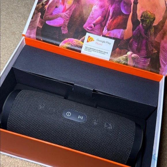 JBL Black Wireless Speaker Charge 3 - Picture 3 of 12